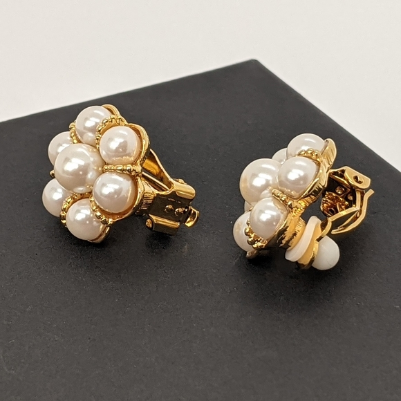 DESIGNER ERWIN PEARL VINTAGE CLUSTER FAUX PEARL CLIP ON STATEMENT EARRINGS - Picture 10 of 15
